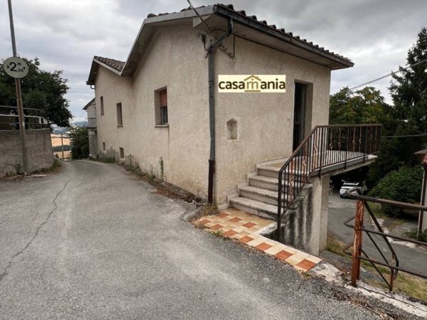 casa indipendente in vendita a Pergola