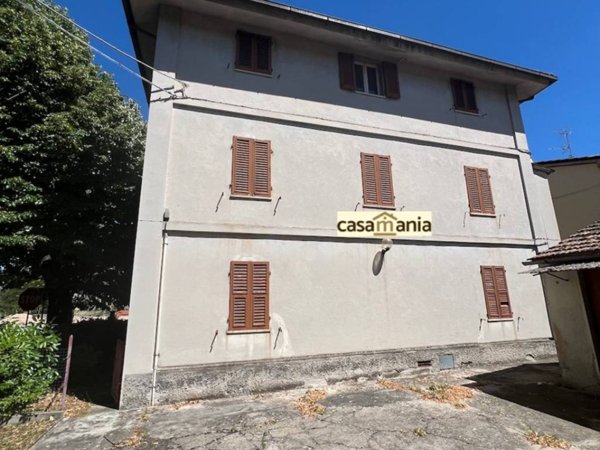 casa indipendente in vendita a Pergola