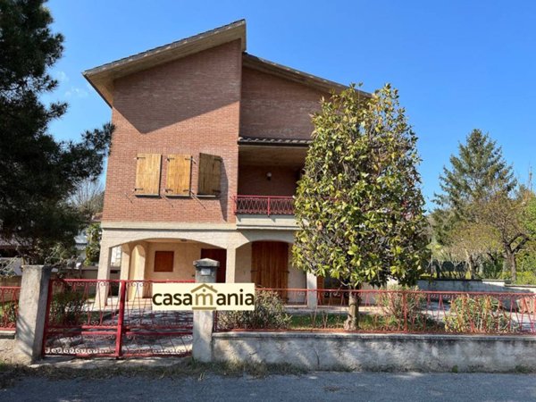 casa indipendente in vendita a Pergola