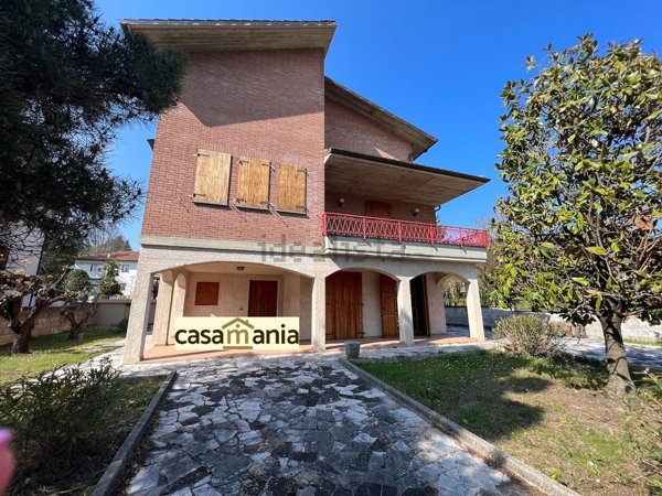 casa indipendente in vendita a Pergola