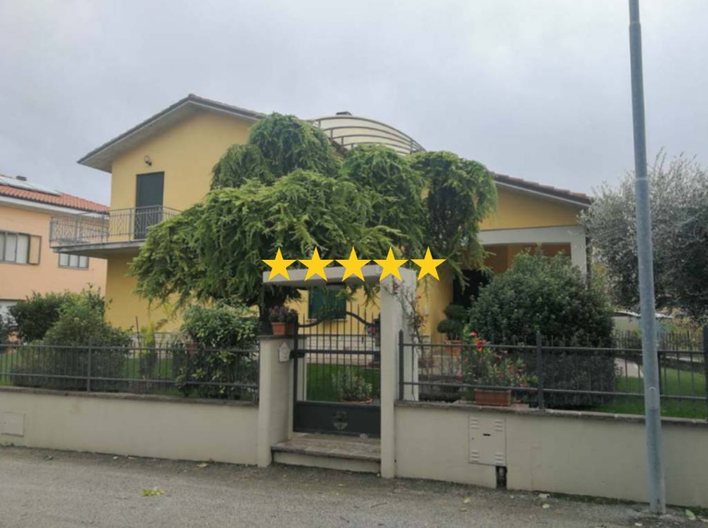 casa indipendente in vendita a Pergola