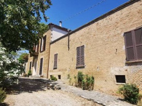 casa indipendente in vendita a Pergola