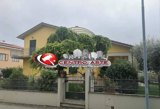casa indipendente in vendita a Pergola