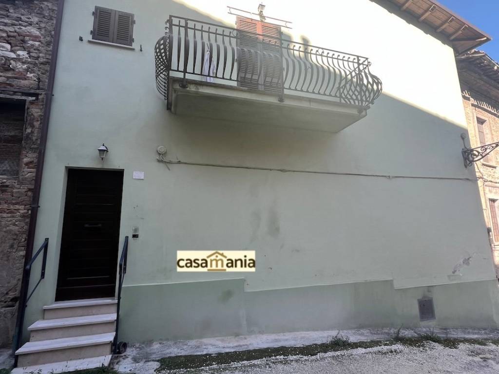 casa indipendente in vendita a Pergola
