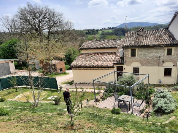 casa indipendente in vendita a Pergola