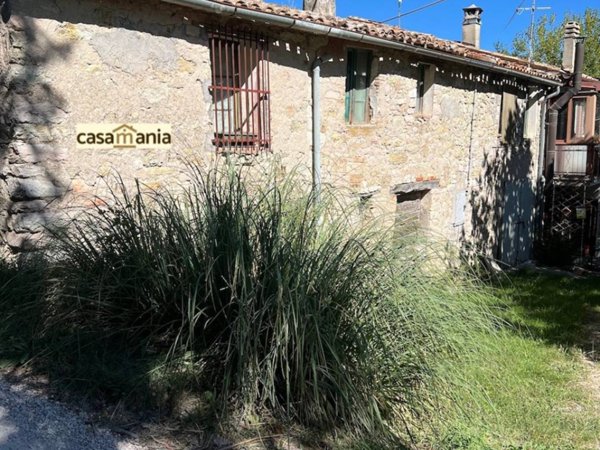 casa indipendente in vendita a Pergola