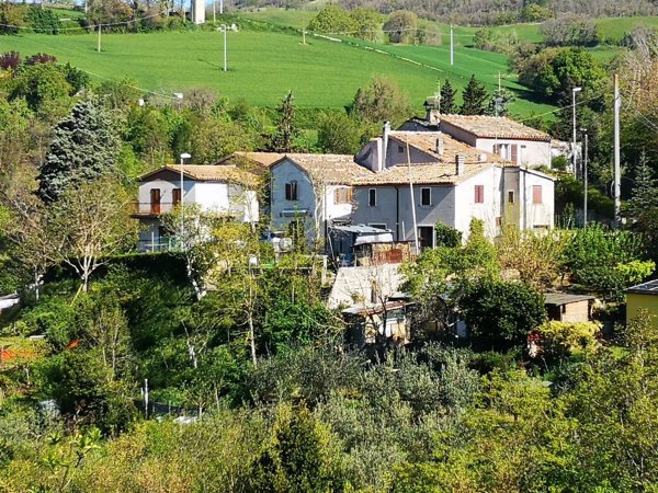 casa indipendente in vendita a Pergola