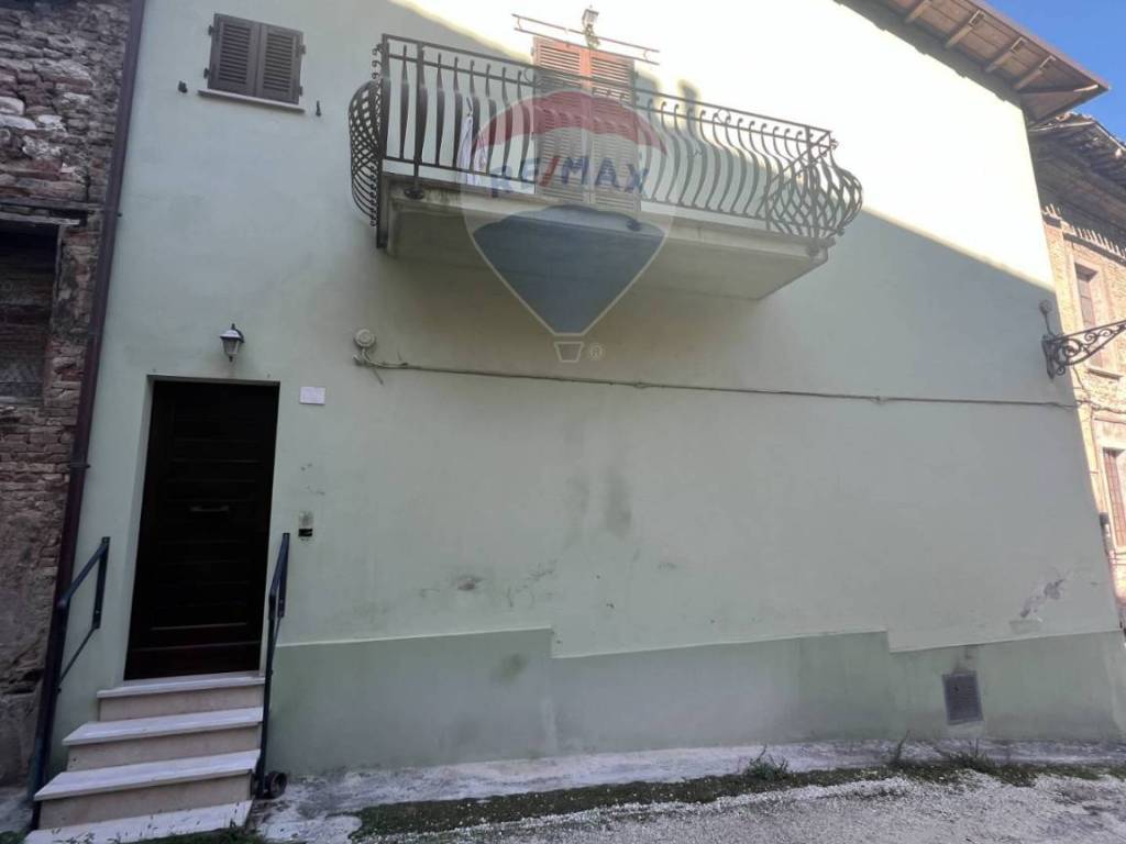 casa indipendente in vendita a Pergola