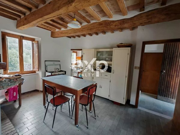 esavano in vendita a Pergola in zona Cartoceto