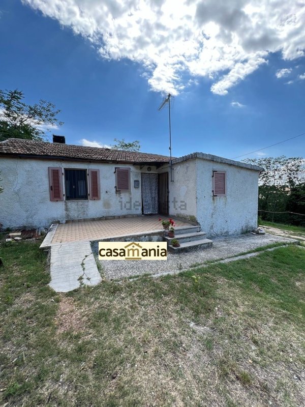 casa indipendente in vendita a Pergola