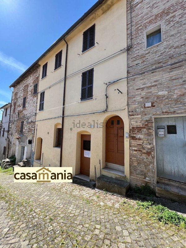 casa indipendente in vendita a Pergola