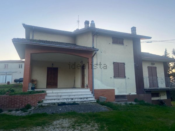 casa indipendente in vendita a Pergola