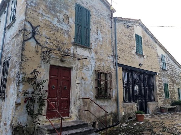 casa indipendente in vendita a Pergola