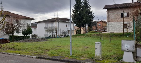 bifamiliare in vendita a Pergola