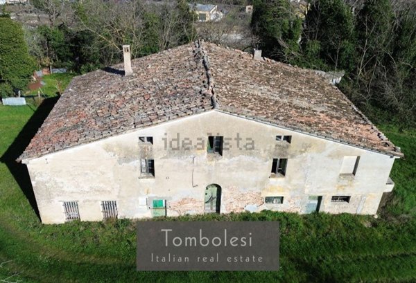 casale in vendita a Pergola