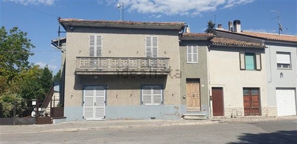 esavano in vendita a Pergola