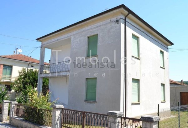 casa indipendente in vendita a Pergola