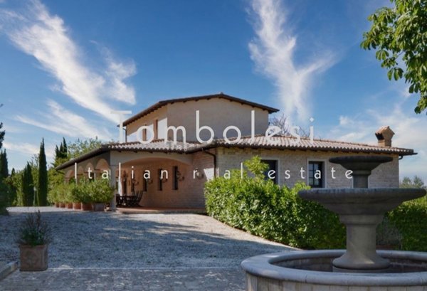 casa indipendente in vendita a Pergola