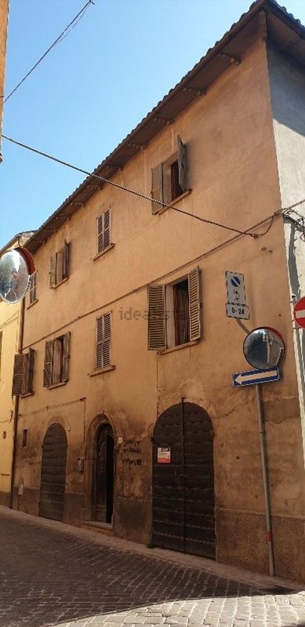 casa indipendente in vendita a Pergola