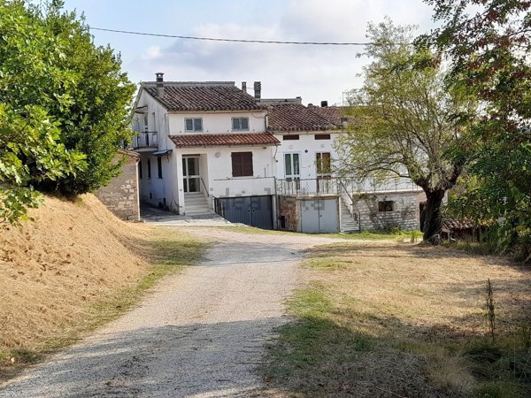 appartamento in vendita a Pergola