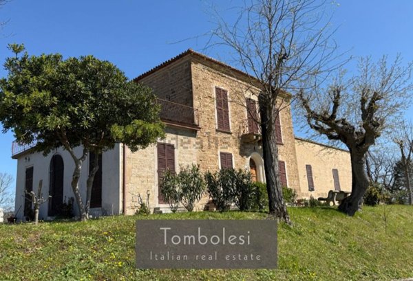 casa indipendente in vendita a Pergola