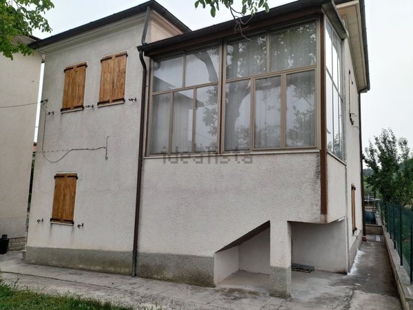 casa indipendente in vendita a Pergola in zona Pantana
