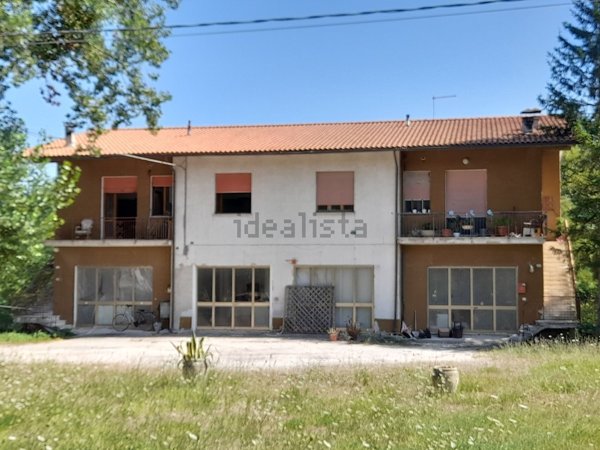 casa semindipendente in vendita a Pergola
