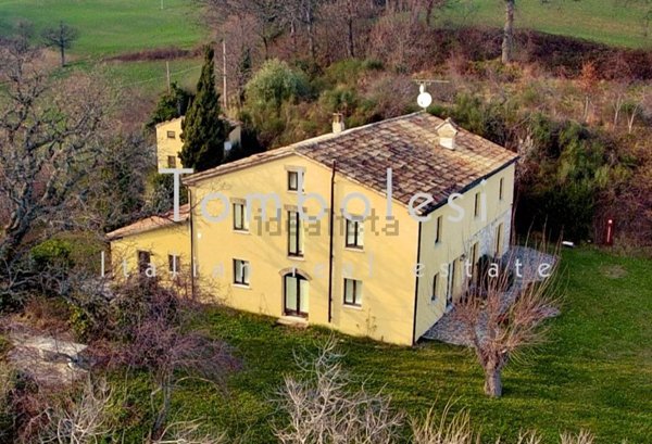 casa indipendente in vendita a Pergola in zona Cartoceto