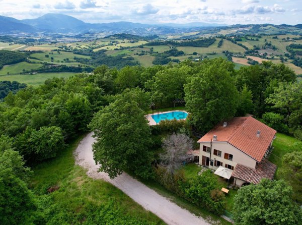 casa semindipendente in vendita a Pergola