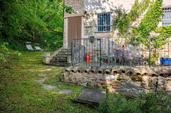 pentavano in vendita a Pergola