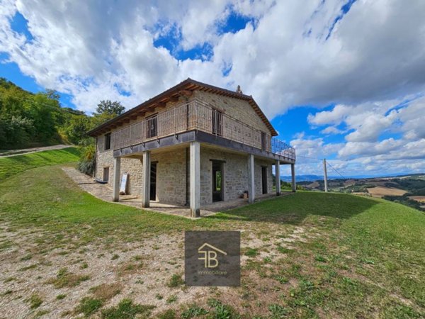 casa indipendente in vendita a Pergola