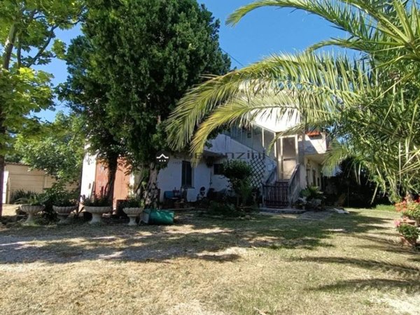 casa indipendente in vendita a Pergola