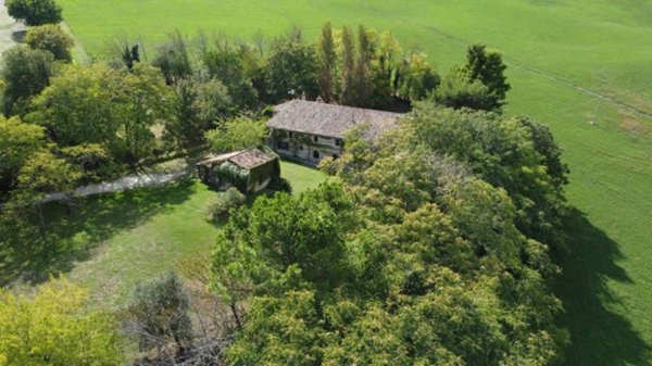 casa indipendente in vendita a Pergola