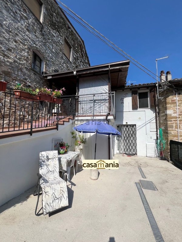 casa indipendente in vendita a Pergola