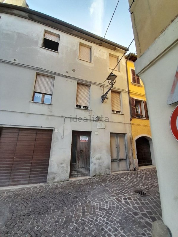 casa indipendente in vendita a Pergola