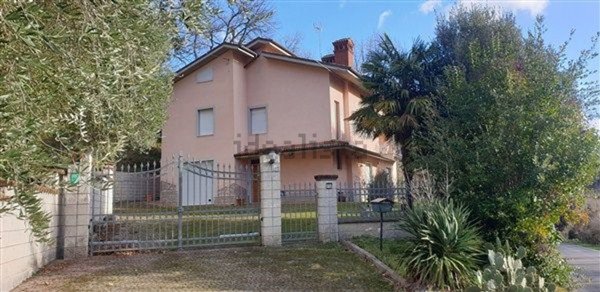 casa indipendente in vendita a Pergola