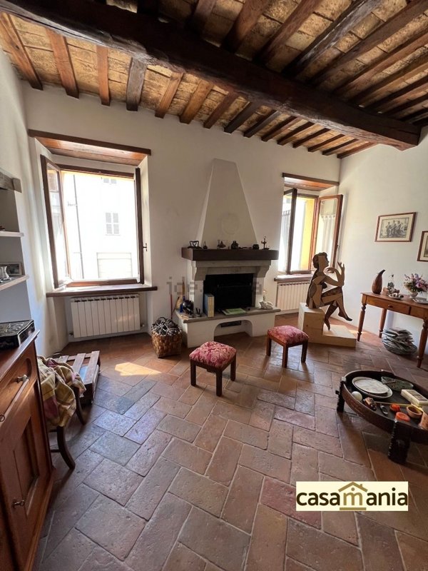 casa indipendente in vendita a Pergola