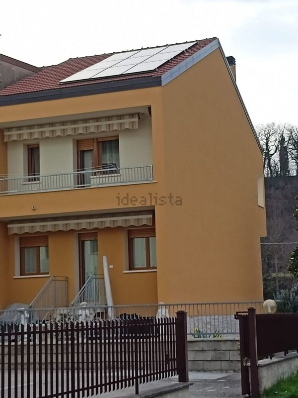 casa indipendente in vendita a Pergola