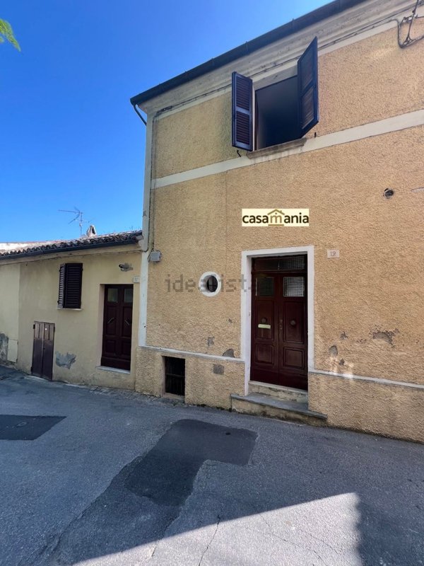 casa indipendente in vendita a Pergola