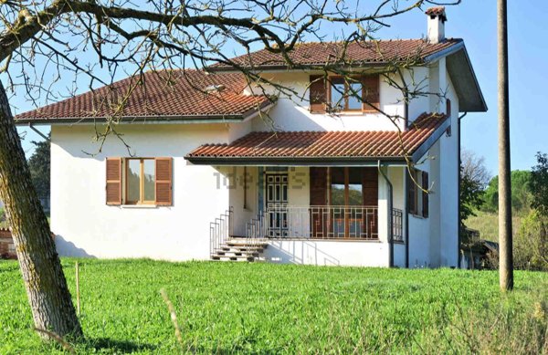 casa indipendente in vendita a Pergola