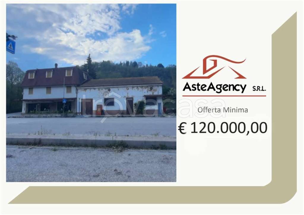 casa indipendente in vendita a Pergola in zona Monterolo