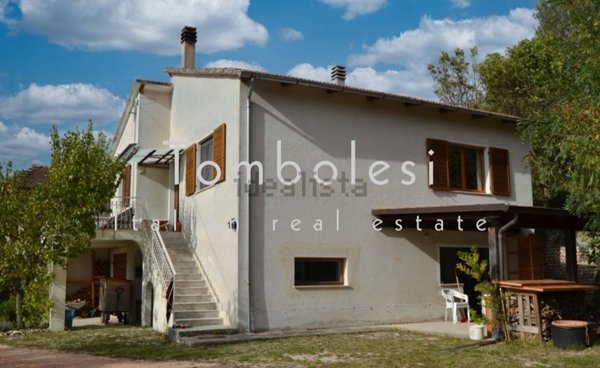casa indipendente in vendita a Pergola