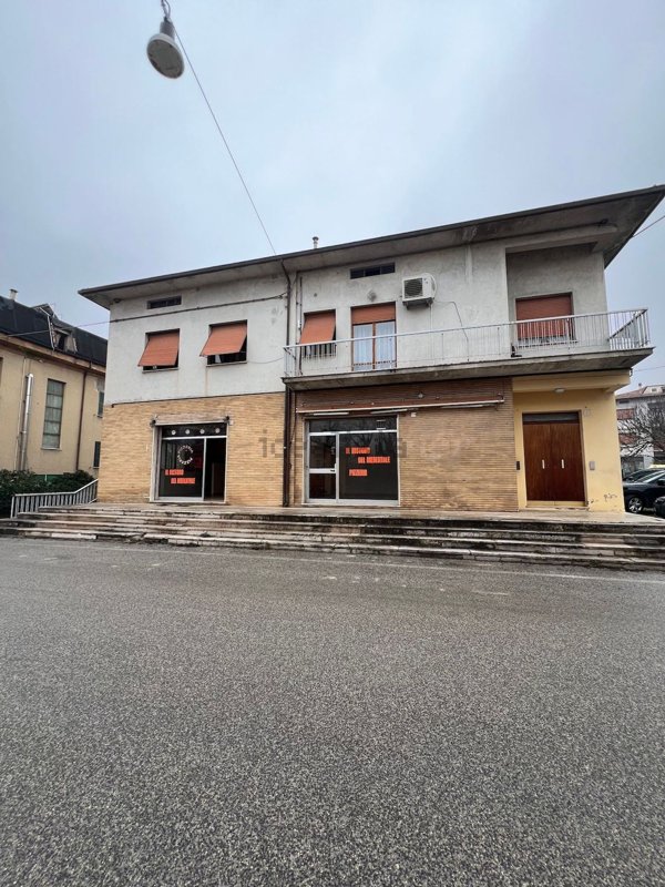 casa indipendente in vendita a Pergola