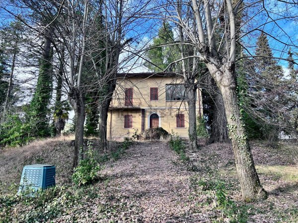 casa indipendente in vendita a Pergola in zona Fenigli