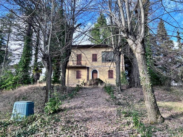 casa indipendente in vendita a Pergola in zona Fenigli