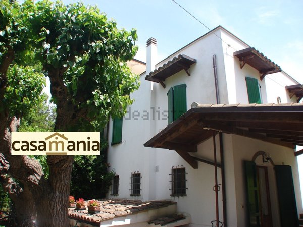 casa indipendente in vendita a Pergola