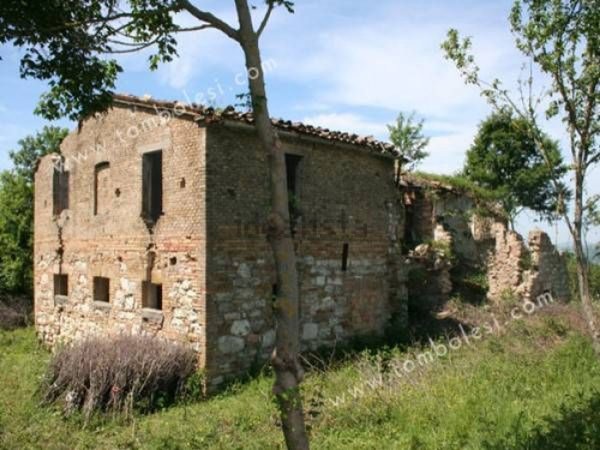 casale in vendita a Pergola