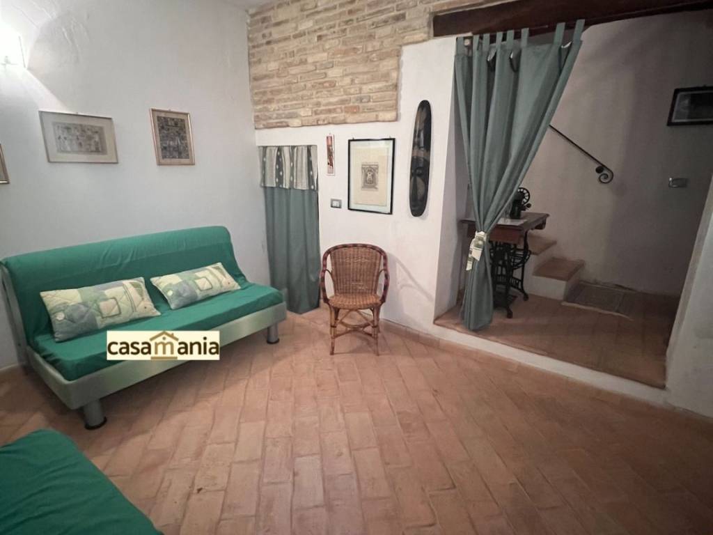 casa indipendente in vendita a Pergola