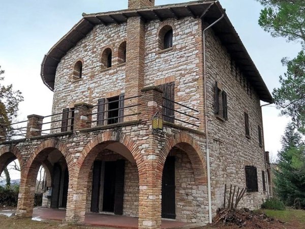 casa indipendente in vendita a Pergola in zona Pantana