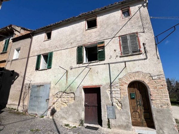 casa indipendente in vendita a Pergola in zona Bellisio Solfare